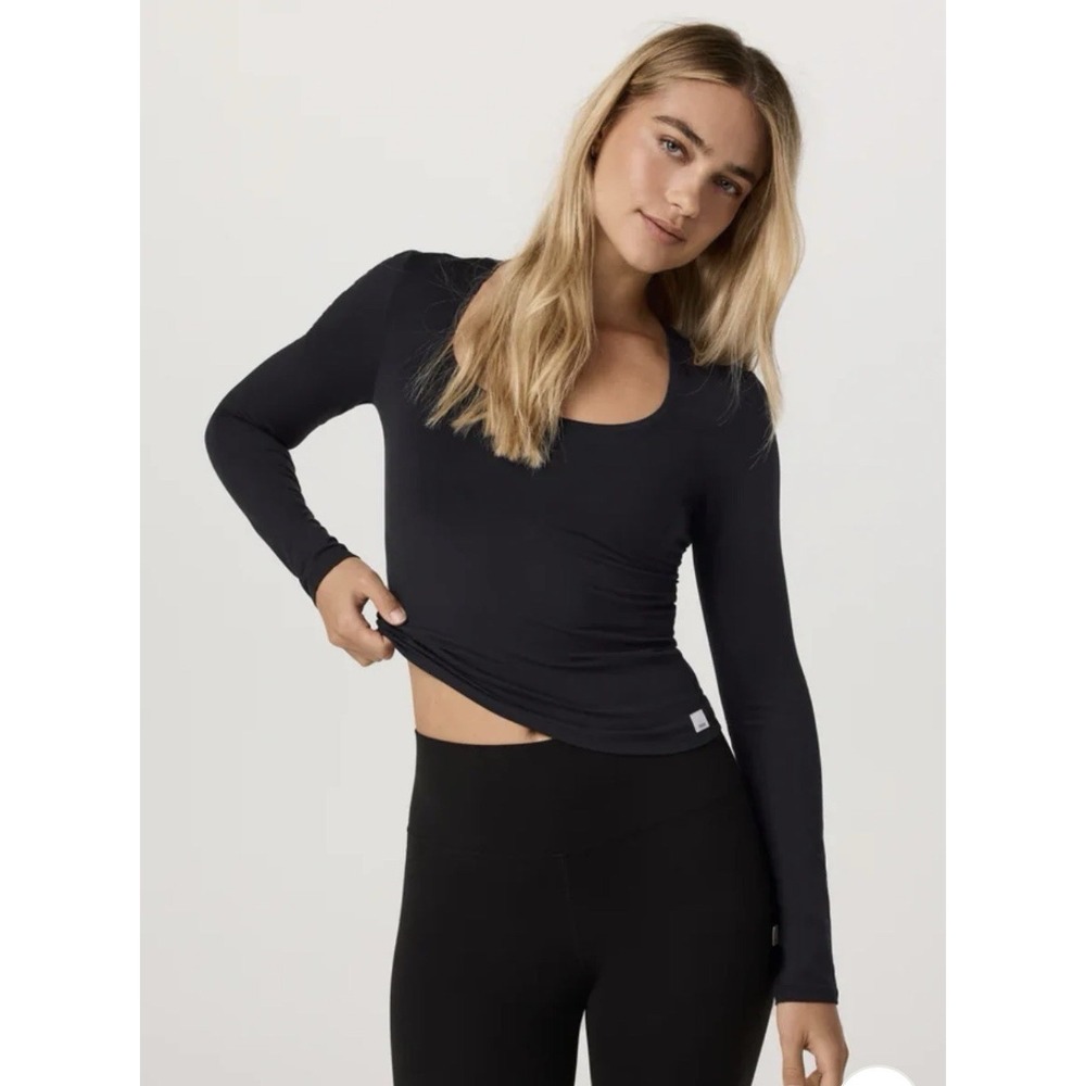 Vuori Long Sleeve Halo Essential Scoop - Size Small